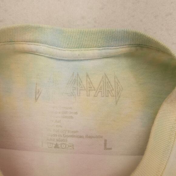 Def Leppard Band Graphic Short Sleeve Crew Neck Shirt Womens Size L Tie Dye - Picture 3 of 9